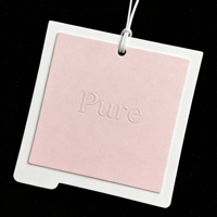 Étiquettes suspendues personnalisées avec logo, finition mate gaufrée, estampage à chaud, étiquettes de luxe, cartes de visite, étiquettes suspendues gaufrées