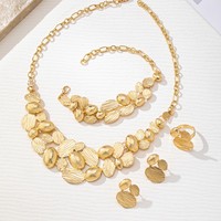 Nouveaux produits transfrontaliers : Ensemble de bijoux quatre pièces pour femme en alliage de zinc doré, style luxe léger et artistique (boucles d'oreilles, collier, bague)