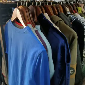 เกรดมือสองเสื้อผ้าเบลยี่ห้อ100กิโลกรัมขายส่งใช้เสื้อผ้าเกาหลีเสื้อผ้ามือสอง
