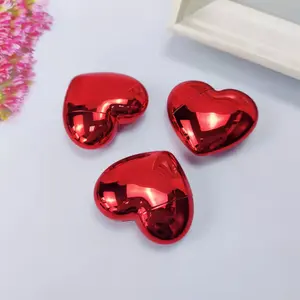 Tubi vuoti in plastica per lucidalabbra con bacchette Logo personalizzato unico Mini tubo a forma di cuore lucidalabbra contenitore per balsamo per labbra rosso