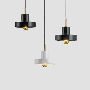 Lámpara colgante minimalista moderna de un solo cabezal, de latón y mármol, redonda, para techo, para el hogar, dormitorio, comedor. - Product Image 1