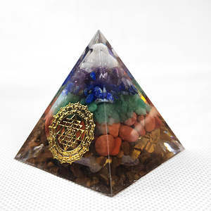 คริสตัลอีพ็อกซี่พีระมิดพร้อมเลเซอร์แกะสลักศรียันตราตกแต่งบ้านเครื่องประดับตั้งโต๊ะหินเต็มชิ้น QK32 - Product Image 3