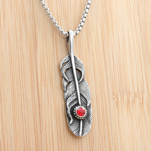 Collar con Colgante de Pluma de Acero Inoxidable con Diamantes de Imitación Rojos, Joyería de Estilo Punk para Hombre - Product Image 1