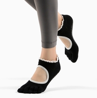 Vente en gros de chaussettes de yoga à cinq orteils pour femmes, chaussettes de ballet à cheville séparées pour le fitness en salle
