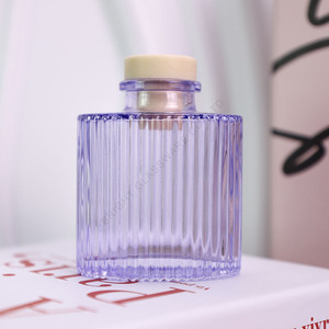 معطر جو منزلي بالزيوت العطرية سعة 50 مل في زجاجة فاخرة مع أعواد خشبية للعلاج بالروائح والسبا والمنزل - Product Image 2