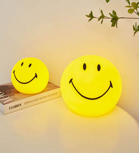 Creative <span class=keywords><strong>smiley</strong></span> visage lampe chambre chevet veilleuse <span class=keywords><strong>dessin</strong></span> animé mignon décor jaune lampadaire cfo salon ou chambre de chevet - Product Image 4