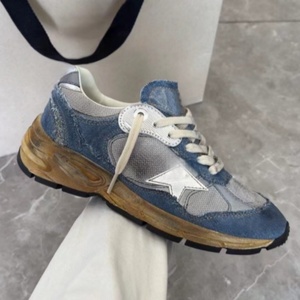 Baskets de luxe originales de créateur, sportives, à lacets, avec empeigne en maille respirante et semelle dorée, personnalisables, tendance mode, pour le dropshipping - Product Image 1