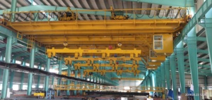 Pont roulant à double poutre de qualité exceptionnelle, personnalisé, 50 tonnes, type <span class=keywords><strong>QD</strong></span>, composants de moteur et d'engrenage, télécommande au sol - Product Image 2