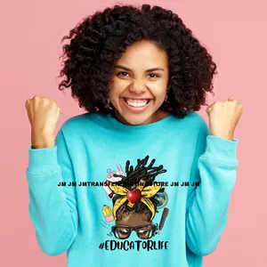 Adesivo Termotrasferibile DTF Lavabile con Affermazioni Positive Cristiane: Ragazza Africana che Prega e Ama Dio, Pronto da Applicare su Vestiti - Product Image 4