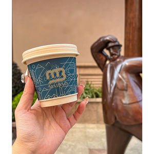 Vaso de Café de Fibra Moldeada de Caña de Azúcar Ecológico con Logotipo Personalizado, Cuerpo de Papel Kraft y Tapa Plana de Papel - Product Image 3