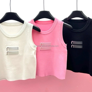 Abbigliamento firmato all'ingrosso estate senza maniche lavorato a maglia Top corto ricamato moda marca <span class=keywords><strong>canotta</strong></span> donna - Product Image 2