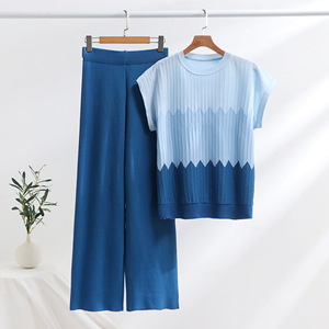 Ensemble deux pièces en tricot pour femmes, haut à manches courtes dégradé et pantalon large, tenue décontractée, vente en gros - Product Image 6