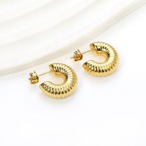 Pendientes de Aro Gruesos en Forma de C, de Acero Inoxidable, Resistentes al Agua, Chapados en Oro de 18k, Diseño de Joyería de Moda al por Mayor para Mujer - Product Image 6