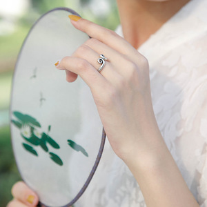 Bague ajustable en laiton style chinois sculptée, motif tourbillon, pour couple, polyvalente, tendance, pour usage quotidien ou mariage - Product Image 1