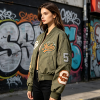 Blouson bomber léger personnalisé pour femme avec broderie chenille, coupe courte, en nylon coupe-vent avec lettrage chenille pour femme