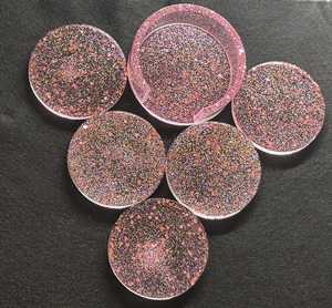 Ensemble de sous-verres en résine fabriqués à la main Sous-verres élégants et durables pour la cuisine de bureau à domicile ou les occasions de cadeaux - Product Image 1