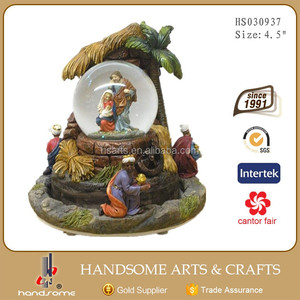 4.5 pulgadas resínico artículos religiosos hogar funcionalidad decoración <span class=keywords><strong>Sagrada</strong></span> <span class=keywords><strong>Familia</strong></span> estatua giratorio caja de música - Product Image 4