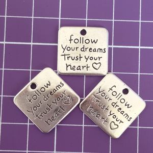 จี้โลหะผสมในฝันพร้อม "ตามความฝันของคุณวางใจในหัวใจ" เสน่ห์สำหรับห่วงโซ่โทรศัพท์มือถือส่วนบุคคลจี้กระเป๋าเป้สะพายหลังรถยนต์ - Product Image 2