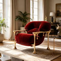 Fauteuil d'appoint de luxe en velours rouge et fibre de verre, sculpture de designer en or poli miroir, fauteuil de loisirs pour villa et hôtel