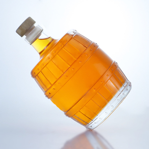 Botella de Vidrio Única en Forma de Barril con Diseño en Relieve para Envasado de Whisky Añejo, Ron y Brandy, Regalo Creativo al por Mayor, 750 ml - Product Image 4