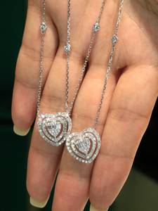 <span class=keywords><strong>Collana</strong></span> in Oro Bianco 18K <span class=keywords><strong>con</strong></span> Diamante Naturale a Forma di <span class=keywords><strong>Cuore</strong></span> <span class=keywords><strong>Grande</strong></span> dal Design Delicato - Product Image 5