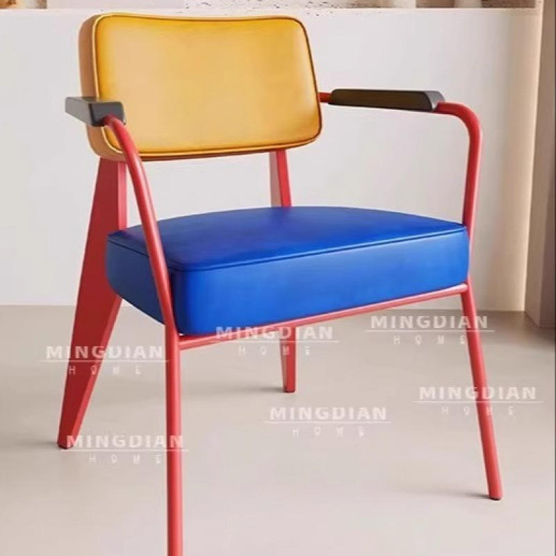 (พนักพิงสีเหลือง เบาะสีน้ำเงิน) มีที่วางแขน