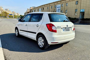 En vente voiture d'occasion <span class=keywords><strong>Skoda</strong></span> <span class=keywords><strong>Fabia</strong></span> Deluxe Edition 1.4L automatique FWD - Product Image 3