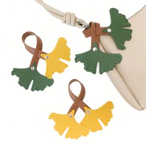 Pendentif créatif en similicuir Ginkgo, breloque de sac ajustable en forme de feuille, joli pendentif pour sac à main pour cadeaux et décoration - Product Image 3