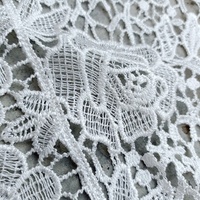 Tissu de dentelle de crochet floral soluble dans l'eau en gros de la Chine pour nappes blanches LT21657
