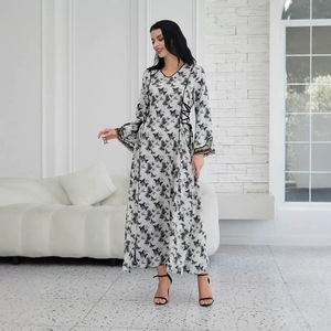 Robe longue modeste pour femmes musulmanes, en polyester de luxe, à motifs floraux brodés, style moyen-oriental, abaya, robe bohème - Product Image 4