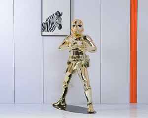 Estatua de Robot de Fibra de Vidrio de Tamaño Real Personalizada, <span class=keywords><strong>C</strong></span>-<span class=keywords><strong>3PO</strong></span> Storm Trooper, Escultura de Resina Cromada en Oro, Decoración de Mesa para el Hogar - Product Image 3
