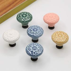 Tiradores de cajón antiguos de cerámica redondos para muebles Tiradores coloridos con cara de flores en relieve - Product Image 4