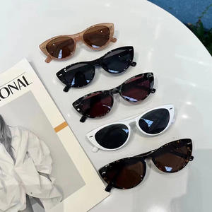 Lunettes de soleil œil de chat rétro tendance pour femmes, protection UV400, monture TR900 polarisée, rivets à pois, lunettes de soleil à la mode, type 3 - Product Image 2