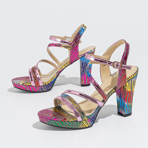 <span class=keywords><strong>Sandalias</strong></span> de Plataforma con Tacón Cuadrado y Soporte de Arco para Mujer, Diseño OEM al por Mayor, con Rayas de Zebra Arcoíris Brillantes, Tira Metálica Rosa y Detalles Dorados en el Tobillo - Product Image 1