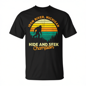 T-shirt souvenir rétro Iron River Michigan pour Big Foot - Product Image 2