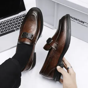 Sepatu slip-on kulit gaya Inggris untuk pria, sepatu loafer kulit bisnis kantor kasual model Inggris untuk pria 2024