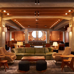 ชุดเฟอร์นิเจอร์โรงแรมระดับไฮเอนด์สไตล์ทรอปิคอล 5 ดาว สำหรับห้องนอนและห้องนั่งเล่นในรีสอร์ท ดีไซน์งานศิลป์จากไม้เนื้อแข็งสั่งทำพิเศษ - Product Image 2