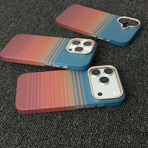 Nouvelle coque de téléphone magnétique en fibre de carbone pour iPhone 17 15 16 Pro Max, compatible avec la charge sans fil, ultra-fine, en PC rigide, protection intégrale - Product Image 2
