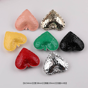 Dijes de cuero PU con forma de corazón, colores aleatorios, accesorios de joyería DIY para llaveros, colgantes, regalo unisex - Product Image 5