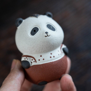 Figurine de panda Zisha Tea Pet, faite à la main, taille créative pour la réunion, pour la décoration de table à thé - Product Image 1