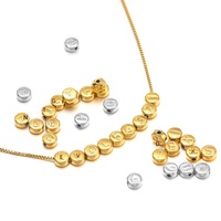 Perles entretoises alphabet plaquées or 18 carats avec 26 lettres gravées, rondes, pour colliers, bracelets et pendentifs DIY