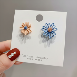 Vendita calda moda moda Huggie orecchini di strass di lusso in acciaio inox Design per ragazze all'ingrosso disponibile - Product Image 1