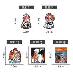 Pin de esqueleto de esmalte Duro Personalizado estilo Punk alternativo Be Gay Do Crime broche insignia para mochila regalo de fiesta de cumpleaños hecho en aleación - Product Image 3