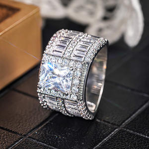 Anello da Donna T0865 in Oro Bianco con Diamante Taglio Radiant, Colore D Naturale, Pietre Laterali a Baguette, Gioiello per Fidanzamento - Product Image 6