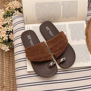 Sandales plates pour femmes avec détails métalliques, style minimaliste, bout ouvert, confortables et amorties, idéales pour l'été et les vacances - Product Image 6
