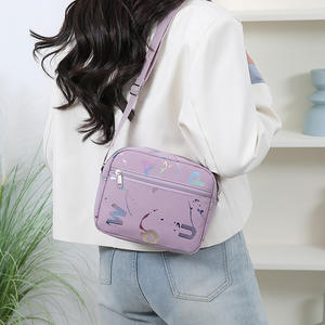 Sac bandoulière rose à imprimé lettres pour femme, petit sac carré à fermeture éclair frontale, portable pour usage quotidien, collection Printemps 2025 - Product Image 4