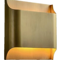 Lampe murale en cuivre massif, design postmoderne, luxe léger, simple, salon, chambre à coucher, chevet, escalier, laiton