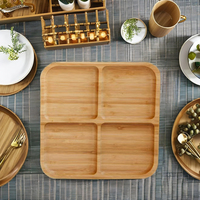 Plateau de service en bois de bambou naturel et écologique, assiette rectangulaire avec 4 compartiments pour cuisine, snack, fruits, thé, café.