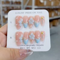 Nouvelles extensions d'ongles courtes sculptées, art du nail art rouge fait main, style européen et américain, pour un look doux et tendance.