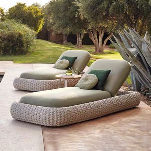 <span class=keywords><strong>Chaise</strong></span> <span class=keywords><strong>longue</strong></span> pliable d'extérieur en rotin durable avec cadre en aluminium moderne, coussin en coton et pieds coniques pour terrasse <span class=keywords><strong>de</strong></span> piscine et <span class=keywords><strong>bain</strong></span> <span class=keywords><strong>de</strong></span> <span class=keywords><strong>soleil</strong></span> - Product Image 1